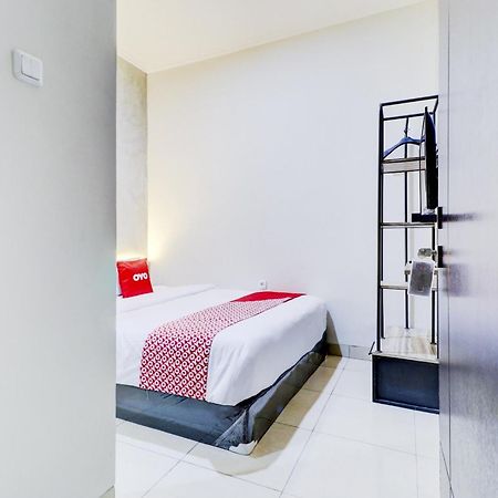 Oyo 90215 Ada Residence Telukjambe エクステリア 写真