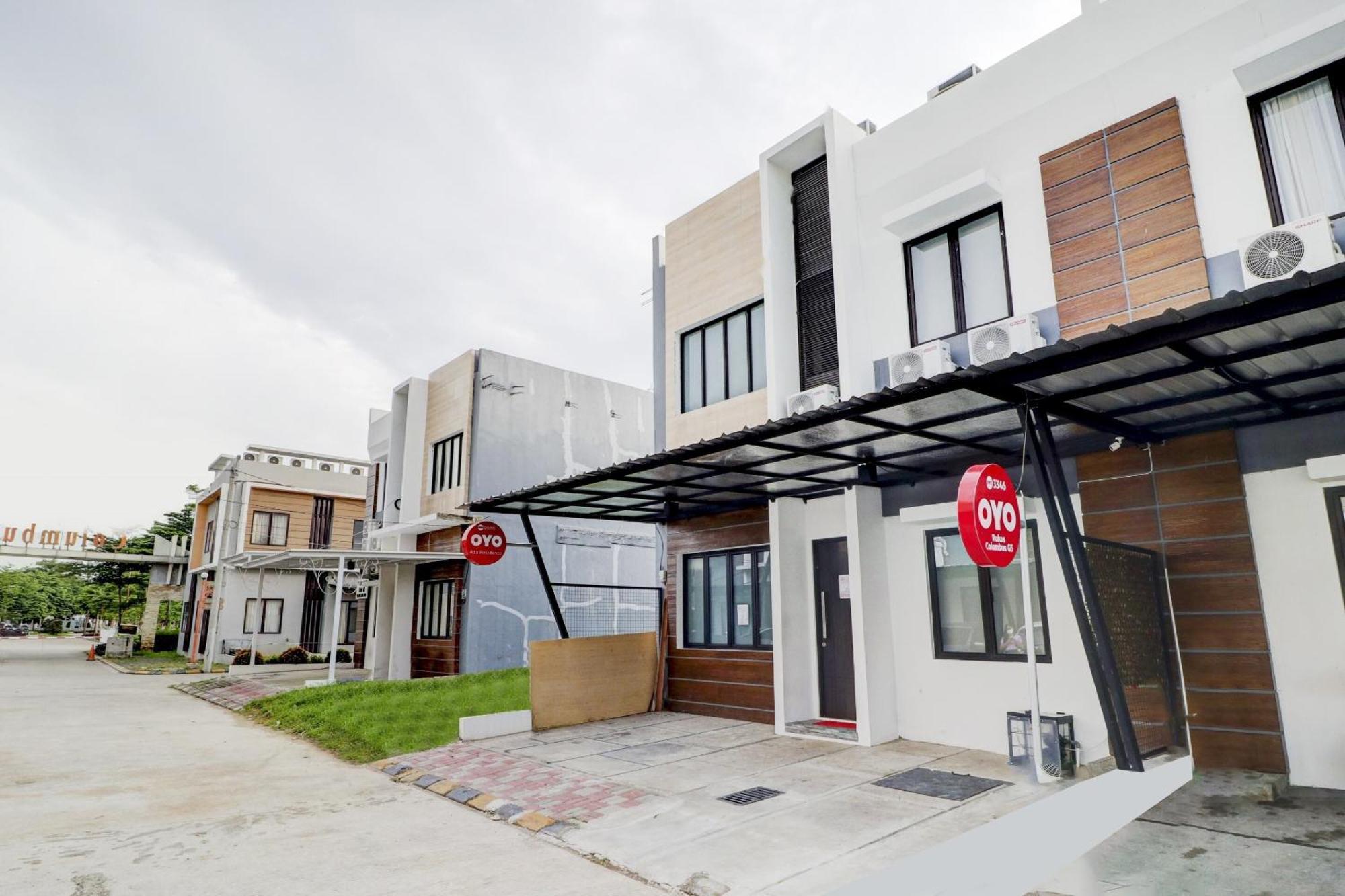 Oyo 90215 Ada Residence Telukjambe エクステリア 写真